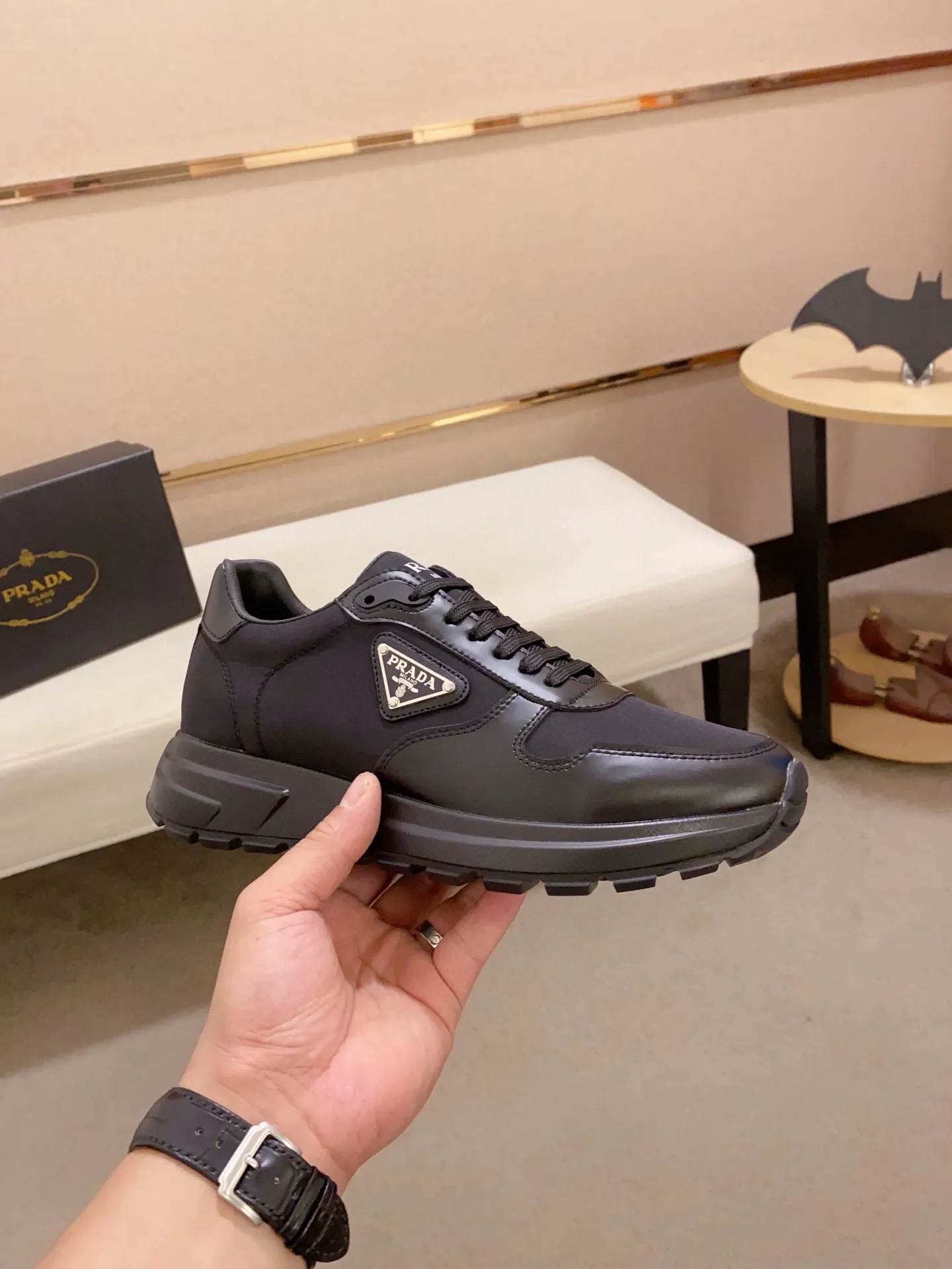 Men's shoes💰: 462💰[Prada～Prada] Trendy new models are on the market. Same style as the official website. Counter quality. Original matching. [Strong] [Strong] Selected first-layer cowhide fabric. Comfortable and breathable sheepskin lining, fine workmanship, upper layer made of 100% pure cowhide, original last shape, comfortable on the feet, shoe sizes 38 to 44